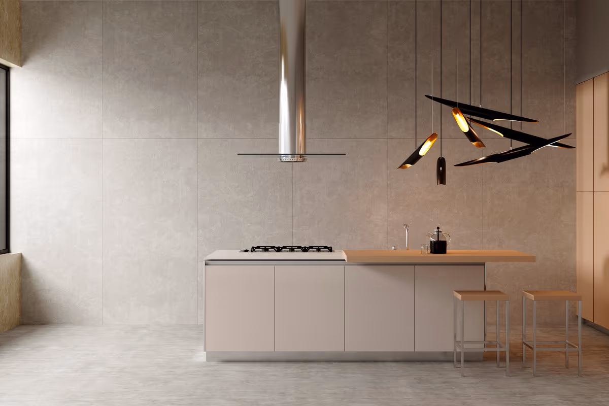 Vista ampla de cozinha planejada de alto padrão com acabamento em lâmina natural